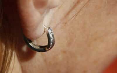 Créoles : l’indispensable bijou féminin qui traverse le temps